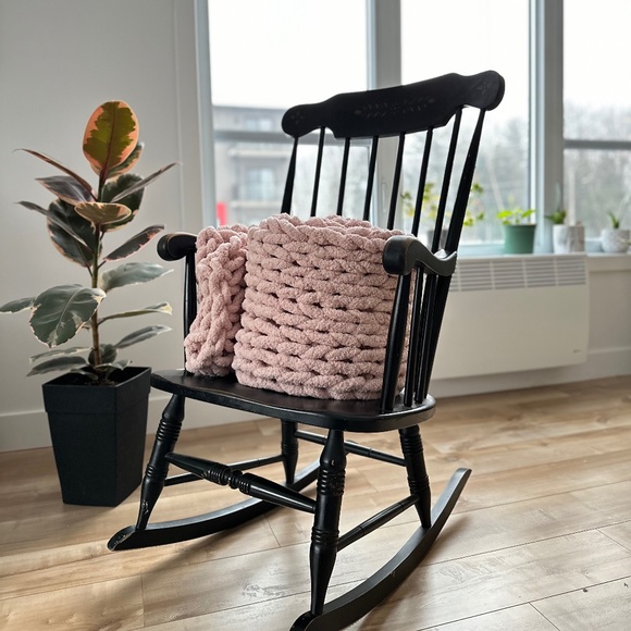 HANDMADE KNIT BLANKET - Picture 3 of 5